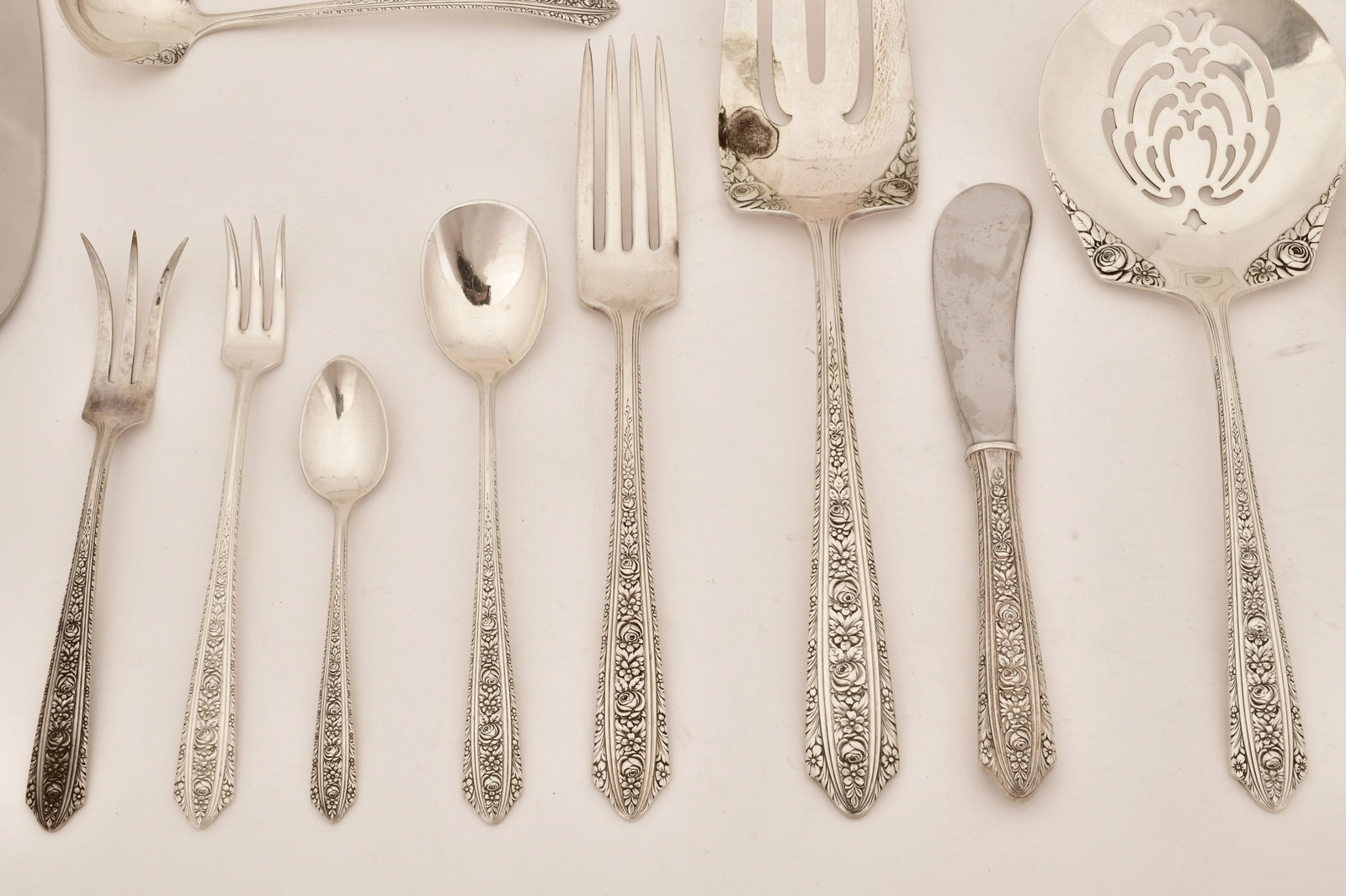 Wallace "Normandy" Flatware Set, 211 Pieces - 4