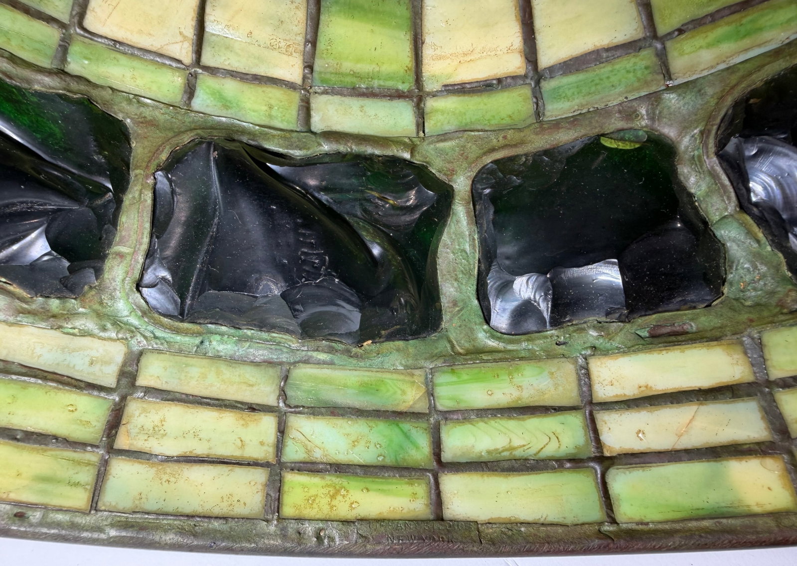 Tiffany Studios "Turtle-Back" Table Lamp Shade - 6