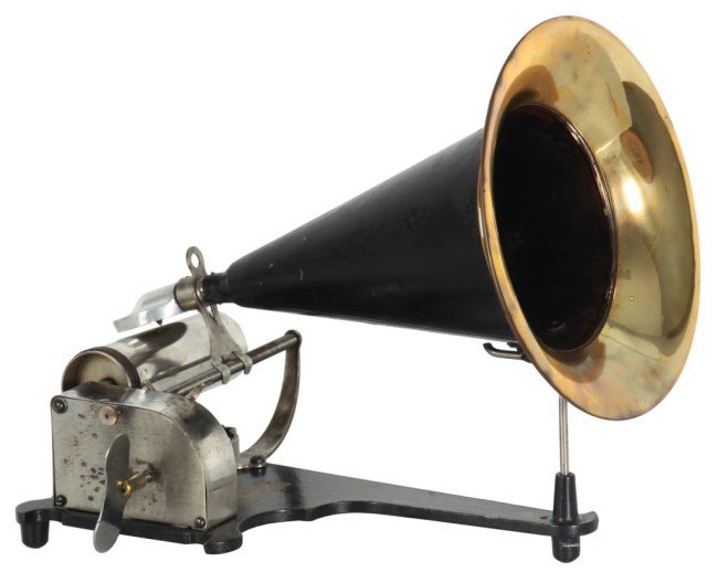 Columbia Type AQ Graphophone: Columbia Type AQ Graphophone. Columbia Graphophone Type AQ “Oxford Junior” Cylinder Phonograph. Trivet type phonograph with black painted iron base plate, open mechanism with exposed governor, spr