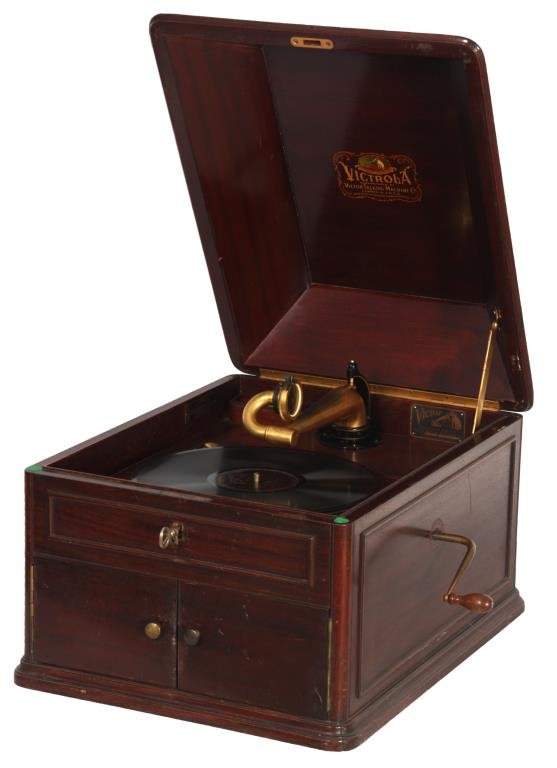 Victor VV-XI Table Model Victrola: Victor VV-XI Table Model Victrola. Mahogany case has 2 speaker doors in the front and a domed lid with “Victrola, Victor Talking Machine Co.” decal under the lid. 12 in. spring driven turntable wi