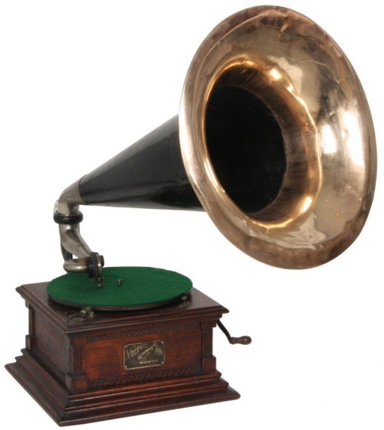 Oak Victor Monarch Special Phonograph: Oak Victor Monarch Special Phonograph. Oak case has fluted corner pilasters and carved trim; 10 in. spring driven turntable, tag on the front reads “Victor Talking Mch. Co.” Type M and serial numb