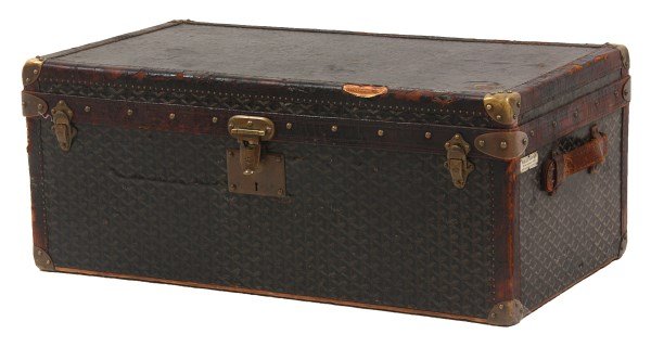 Malles Goyard Steamer Trunk: Malles Goyard Steamer Trunk. Classic canvas wrapped case with leather binding and handles, brass tacks and brass corner bindings and brass hardware (missing key). Lined interior, in good overall condi