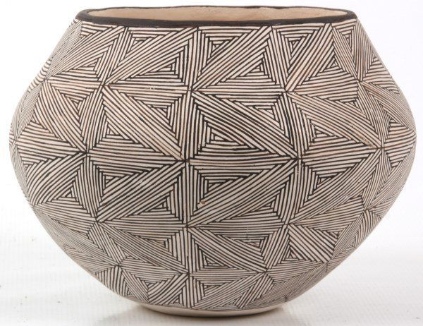 White & Black Acoma Pot (1 of 3)