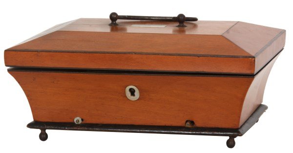 Musical Mahogany Travel Sewing Box (1 of 10)