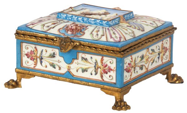 Capo Di Monte Porcelain Handkerchief Box (1 of 9)