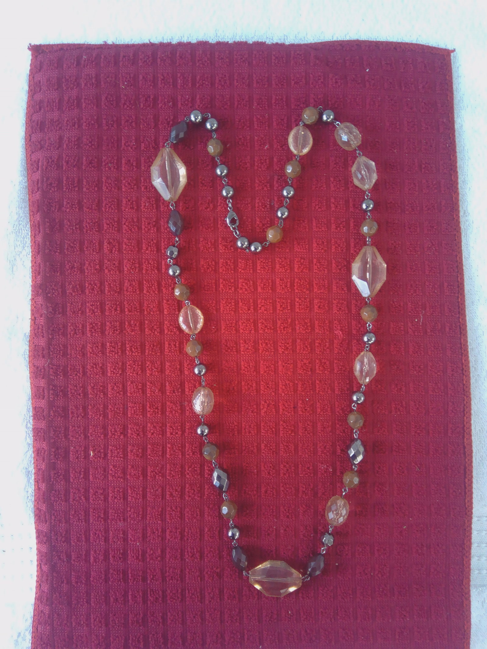 Jills Coins and Collectibles: This Beautiful Vintage -Style Beaded Necklace, featuring Amber and Honey colored Oval and Diamond Shaped beads, accented by smaller hematite beads.