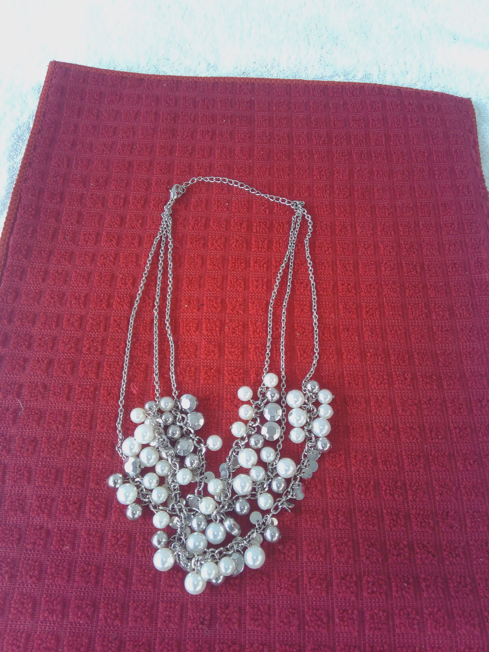 Jills Coins and Collectibles: This Beautiful Robert Rose Faux 3 Strand Vintage Style Necklace, with White faux pearl beads intertwined with Silver-Tonen various shaped accent beads creating a look of clusters,in a bib style.