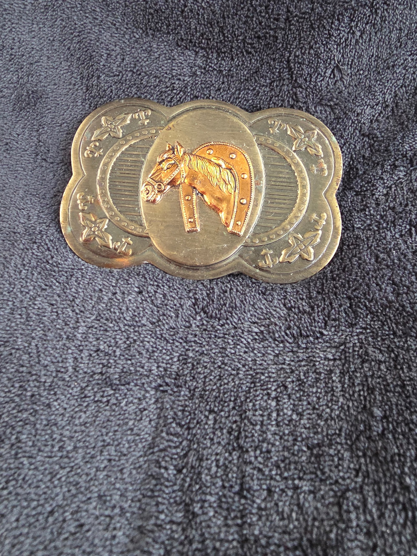 Jill's Coins and Collectibles- Vintage and Antique Jewelry: Mens Vintage Western Style belt buckle (without belt) Featuring a central motif of a horses head, framed by a Lucky Horseshoe. With it's 3 part scalloped edge with intricate scrollwork in a Filigree s