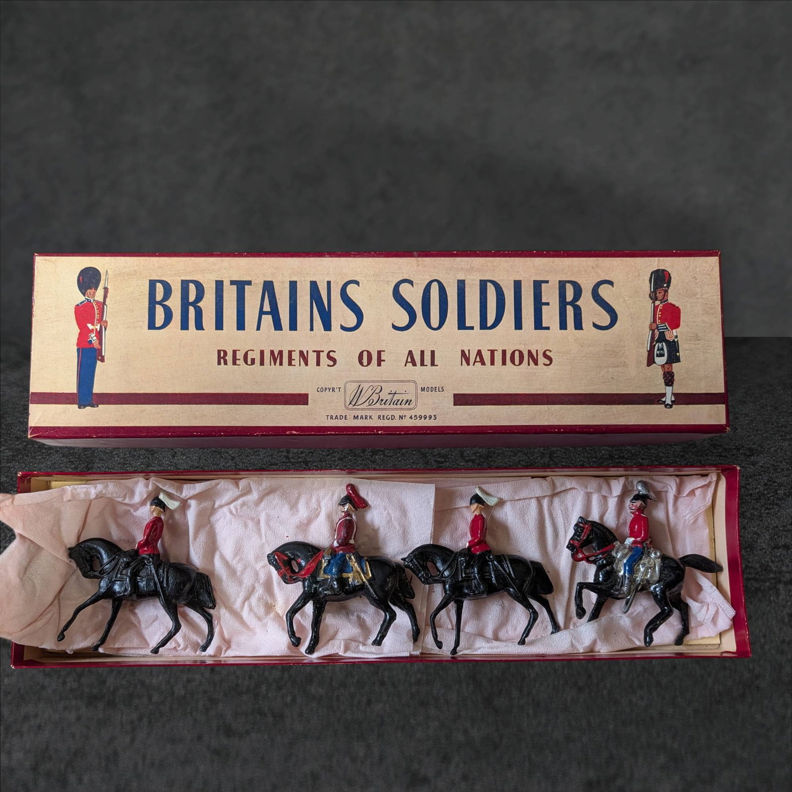 Britains Soldiers Mounted Figurines, Approximately 2 Inches Tall (1 of 7)