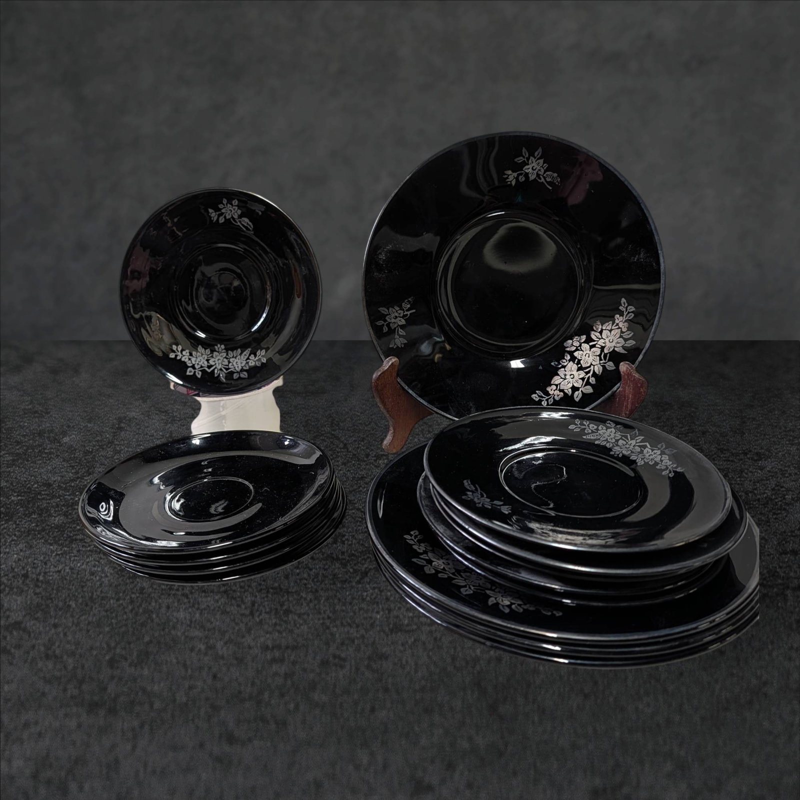 Black Ceramic Plates with Floral Patterns, Various Diameters (1 of 3)