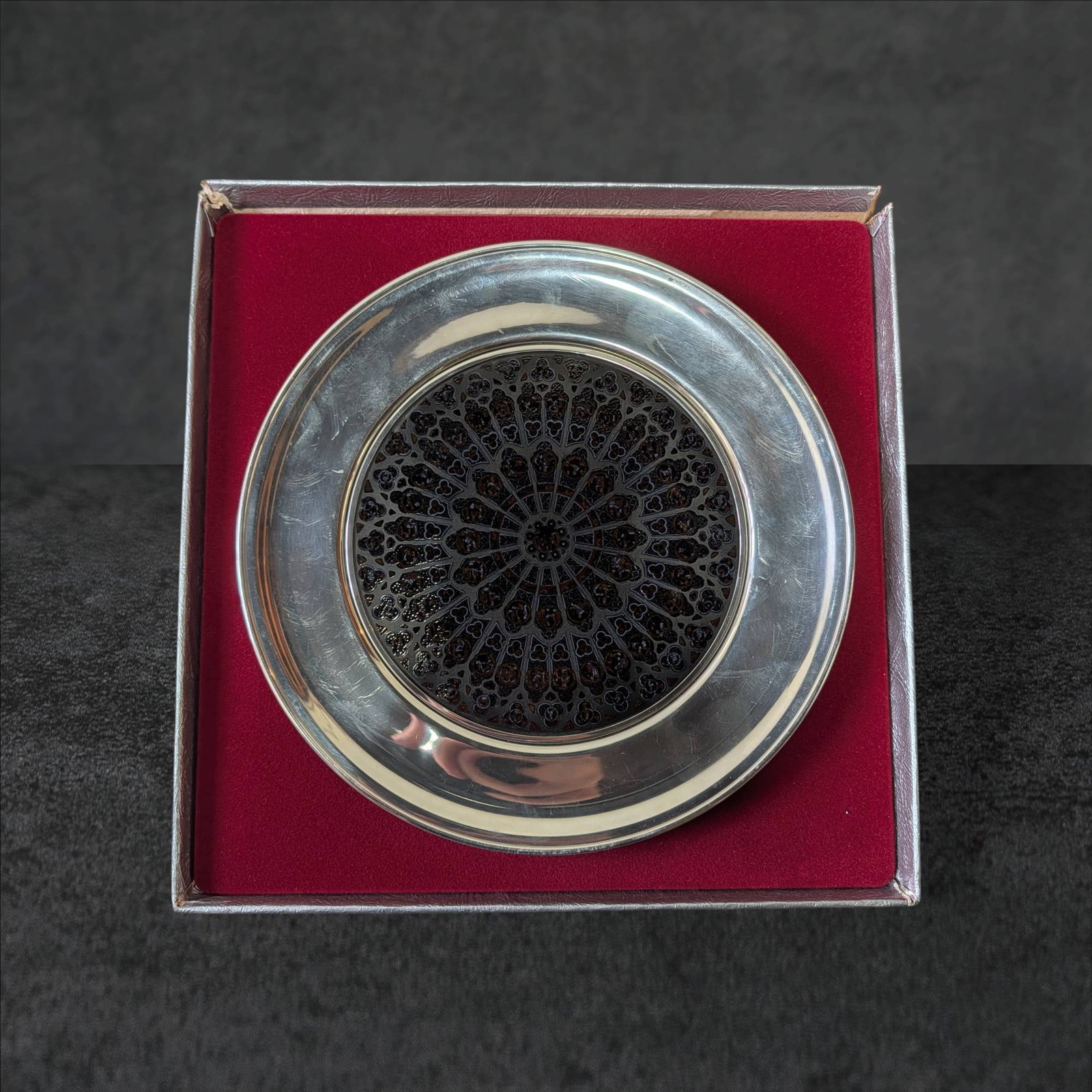 1991 Distinguished Peter Plate Featuring Notre Dame West Rose Window Design, 10-Inch Diameter (1 of 5)