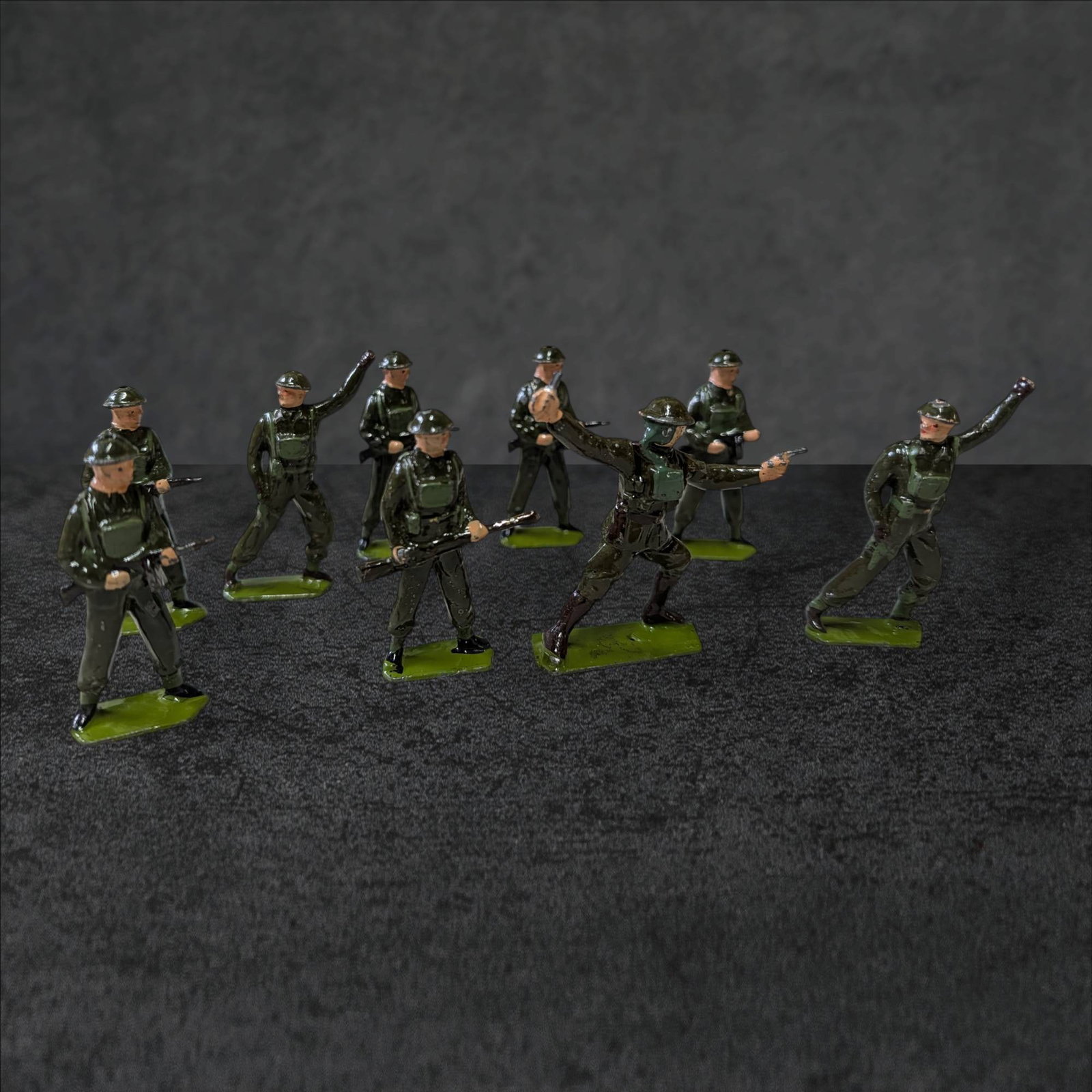 Britain Ltd. World War I British Soldier Figurines, 2 Inches Tall (1 of 4)