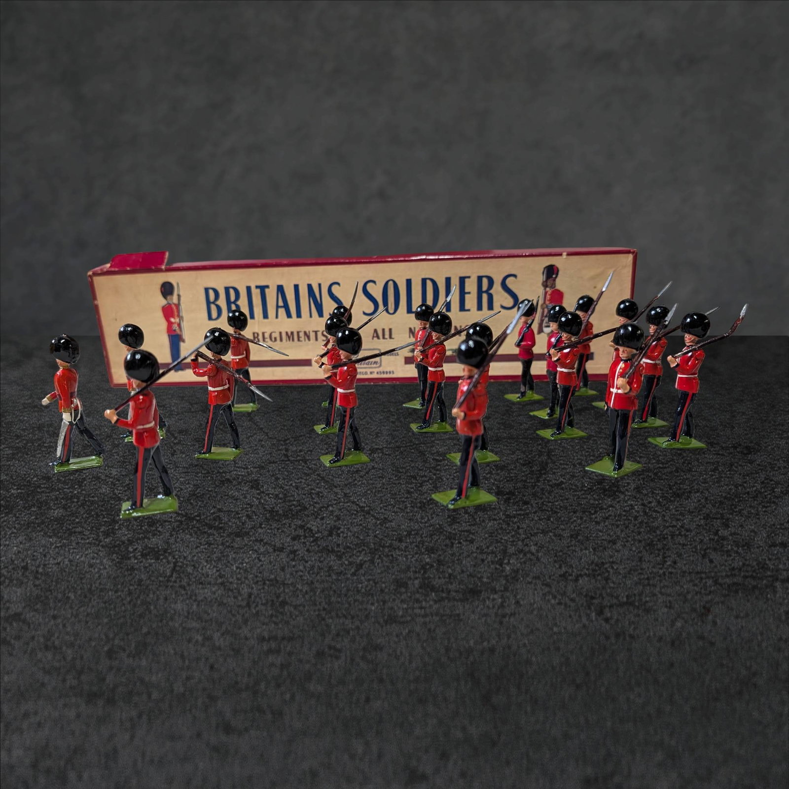 2-Inch Tall Articulating Britains Soldiers with Original Box (1 of 6)