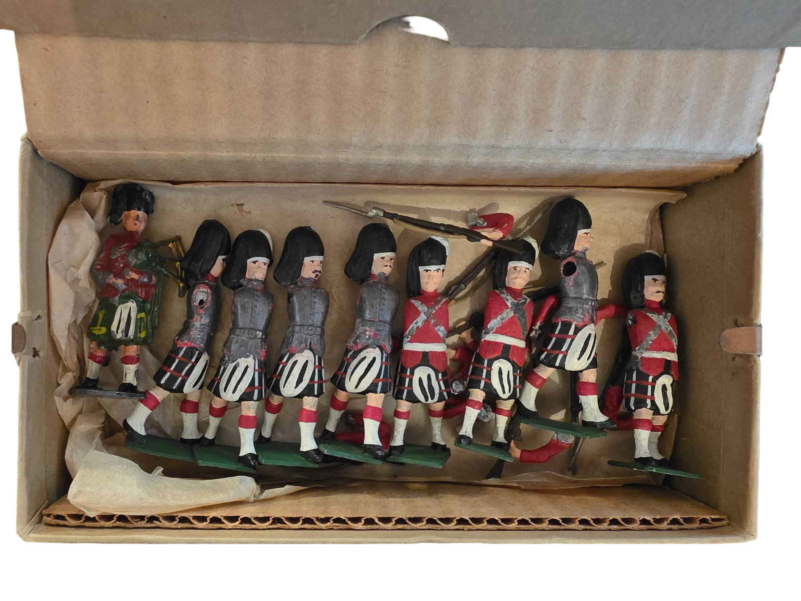 Boxed Set of Painted Scottish Highlander Toy Soldiers (1 of 3)