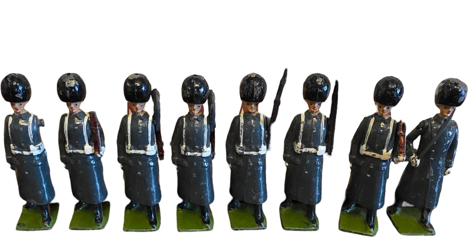 Eight Britains Soldiers ‘Regiments of All Nations’ Set with Original Box: 8 Lead toy soldiers from the Britains Soldiers ‘Regiments of All Nations’ series. Includes eight standing figures painted in military uniforms, complete with green bases. Accompanied by an origina