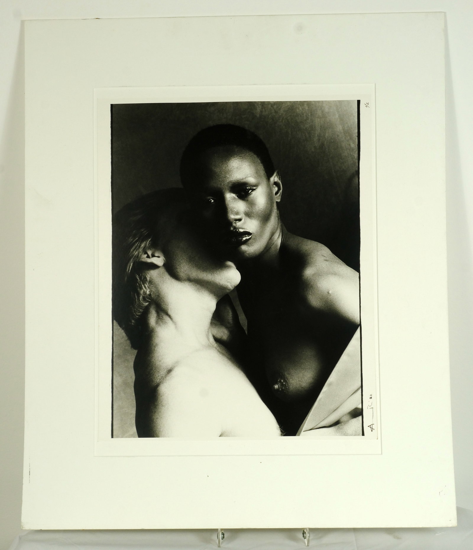 Grace Jones photograph by Vietor Arimondi : Original Vietor Arimondi Photograph H 15 7/8 x W 19 7/8 in. (sheet) H 14 1/2 x W 9 5/16 in. 