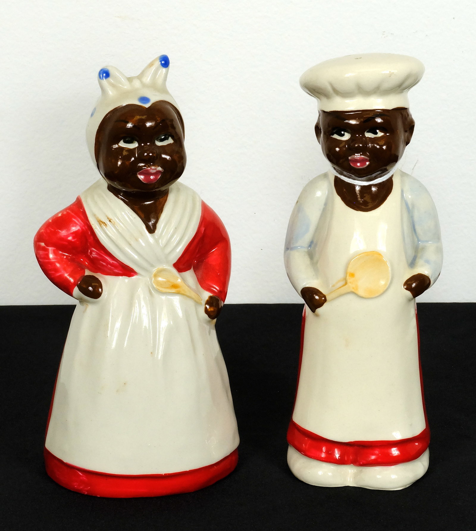 Black Americana Salt & Pepper Shaker: A Pair of Vintage Black Americana Salt & Pepper Shaker Woman: H 7 7/8 x W 4 in. Man: H 8 x W 3 in.