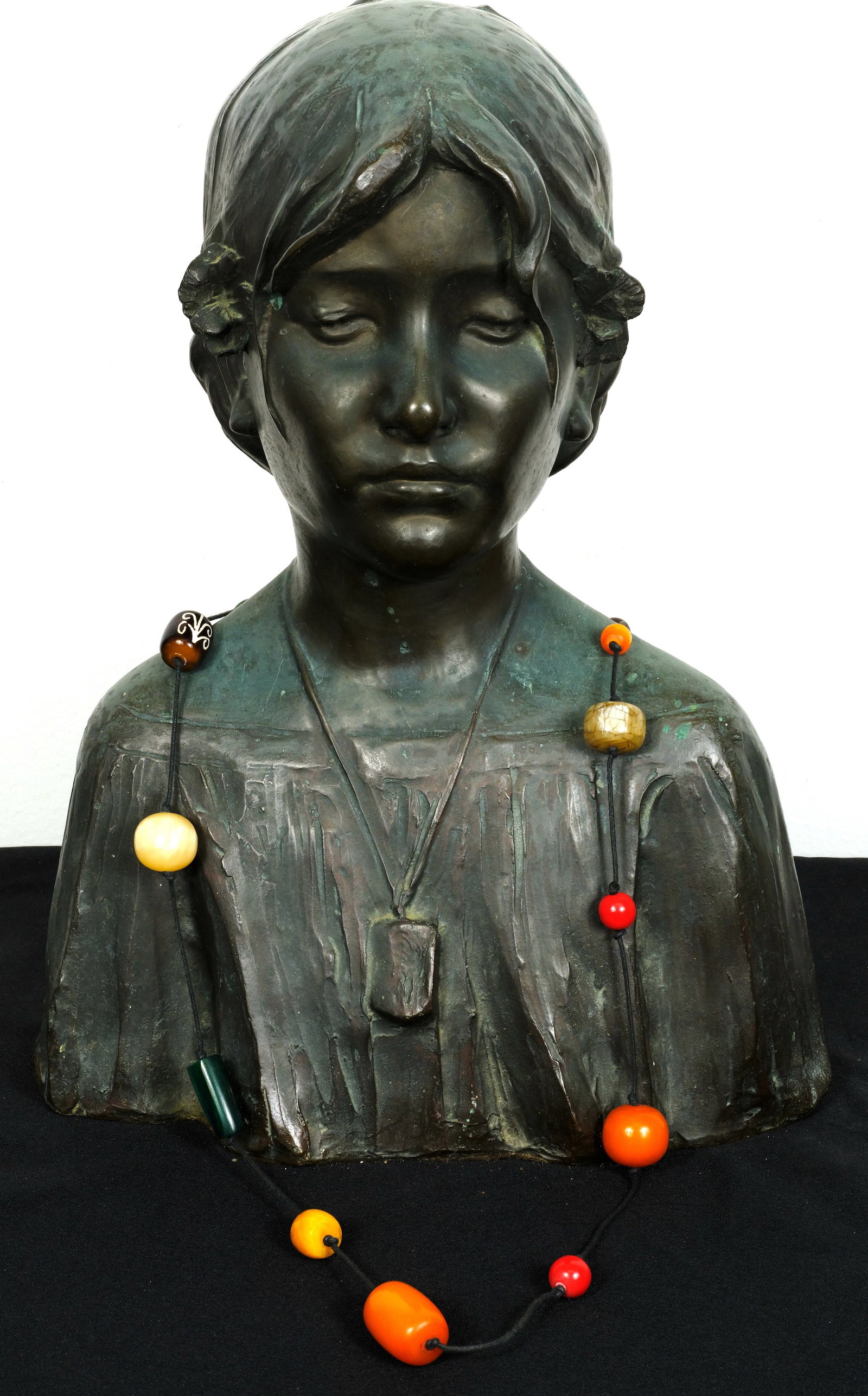 Colorful Orange Bakelite Necklace: Colorful Bakelite Necklace Length 44 inches 