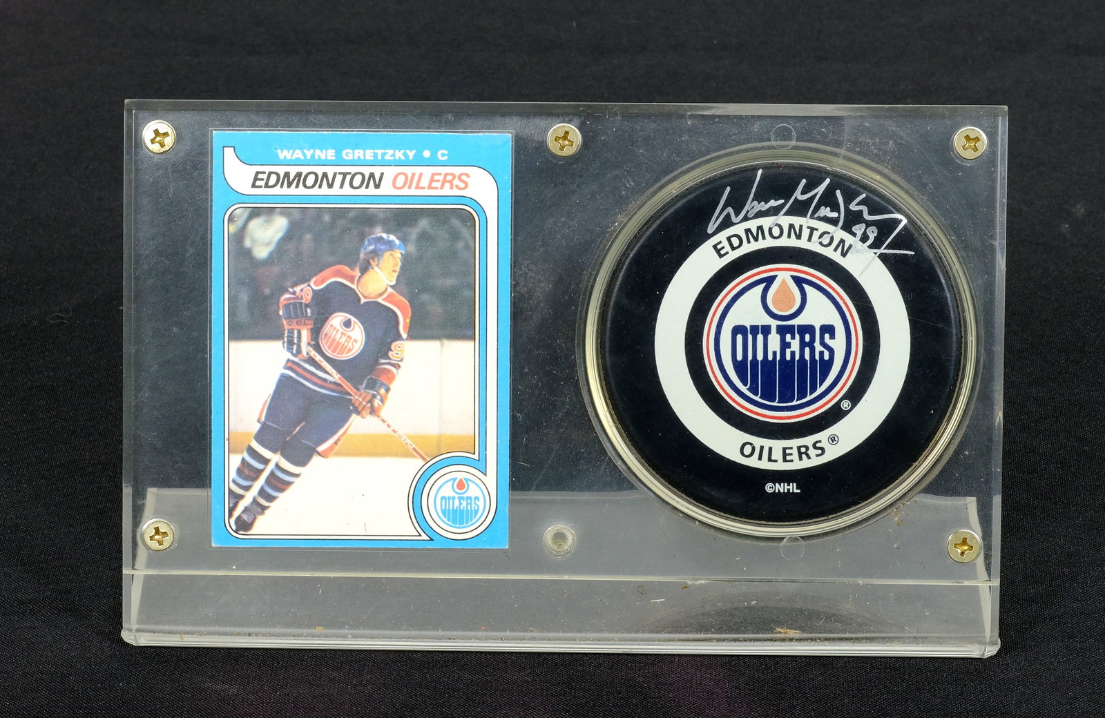 Wayne Gretzky Rookie Card and Puck (1 of 2)