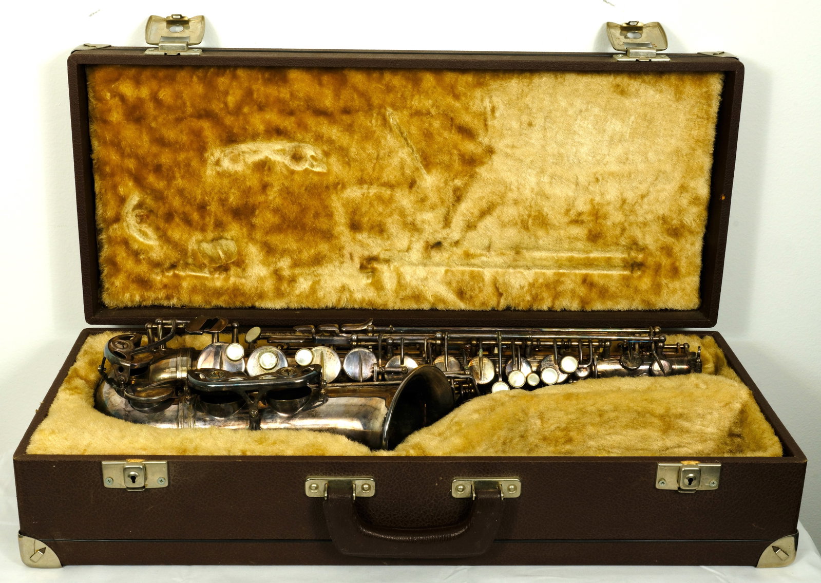 Vintage Selmer Super Action 80 Alto Saxophone: Vintage Selmer Super Action 80 Alto Saxophone with original case 24 1/2 inches Long by11 inches Wide by 6 inches Tall by 11 inches deep