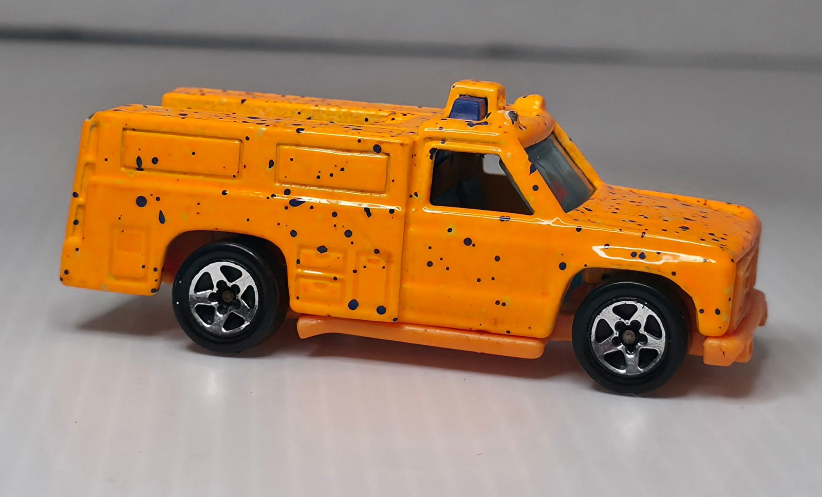 1996 Hot Wheels Rescue Ranger Splatter Paint Series (Playworn) (1 of 8)