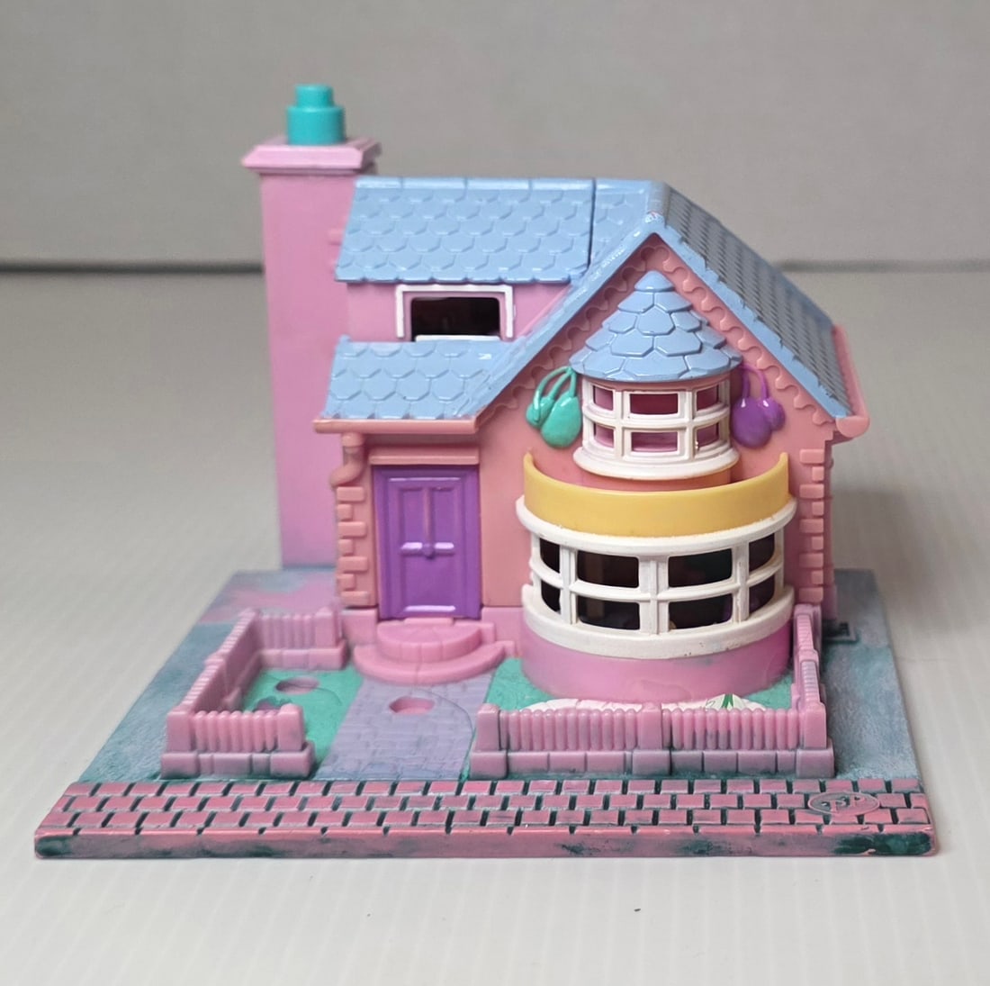 Bluebird Polly Pocket House Playset (Paint/Staining Defect): Bluebird Polly Pocket house playset in fair used condition with noticeable wear. Exterior floor areas show paint transfer/staining as shown. No figures included unless shown. This preowned item shows