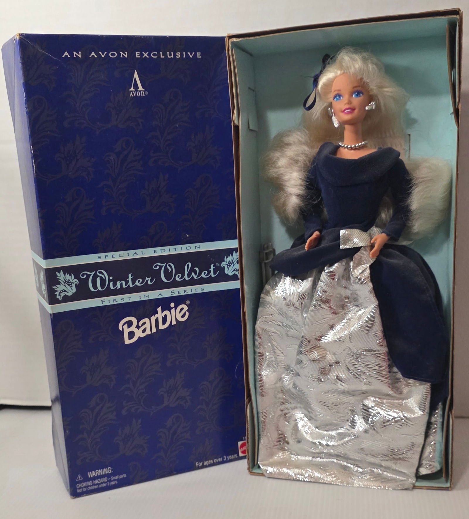 1995 Avon Exclusive Winter Velvet Barbie Special Edition (First in Series) (1 of 10)
