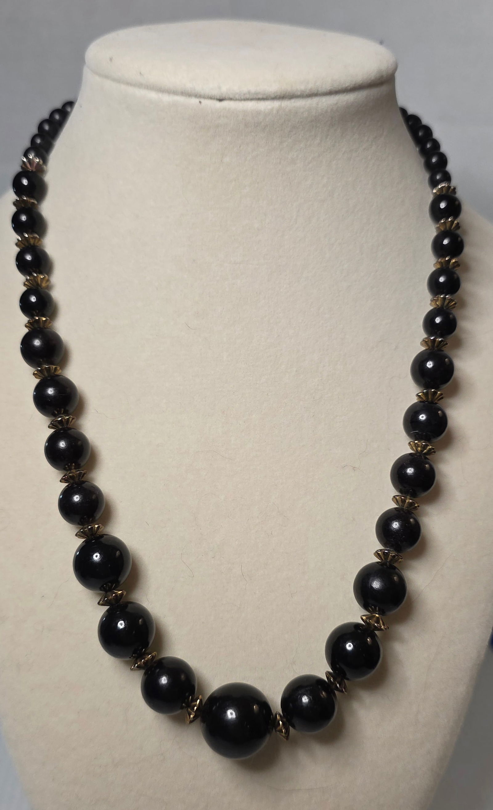 Vintage Black Bead Graduated Necklace Heavy Beads Gold Tone Clasp (1 of 7)