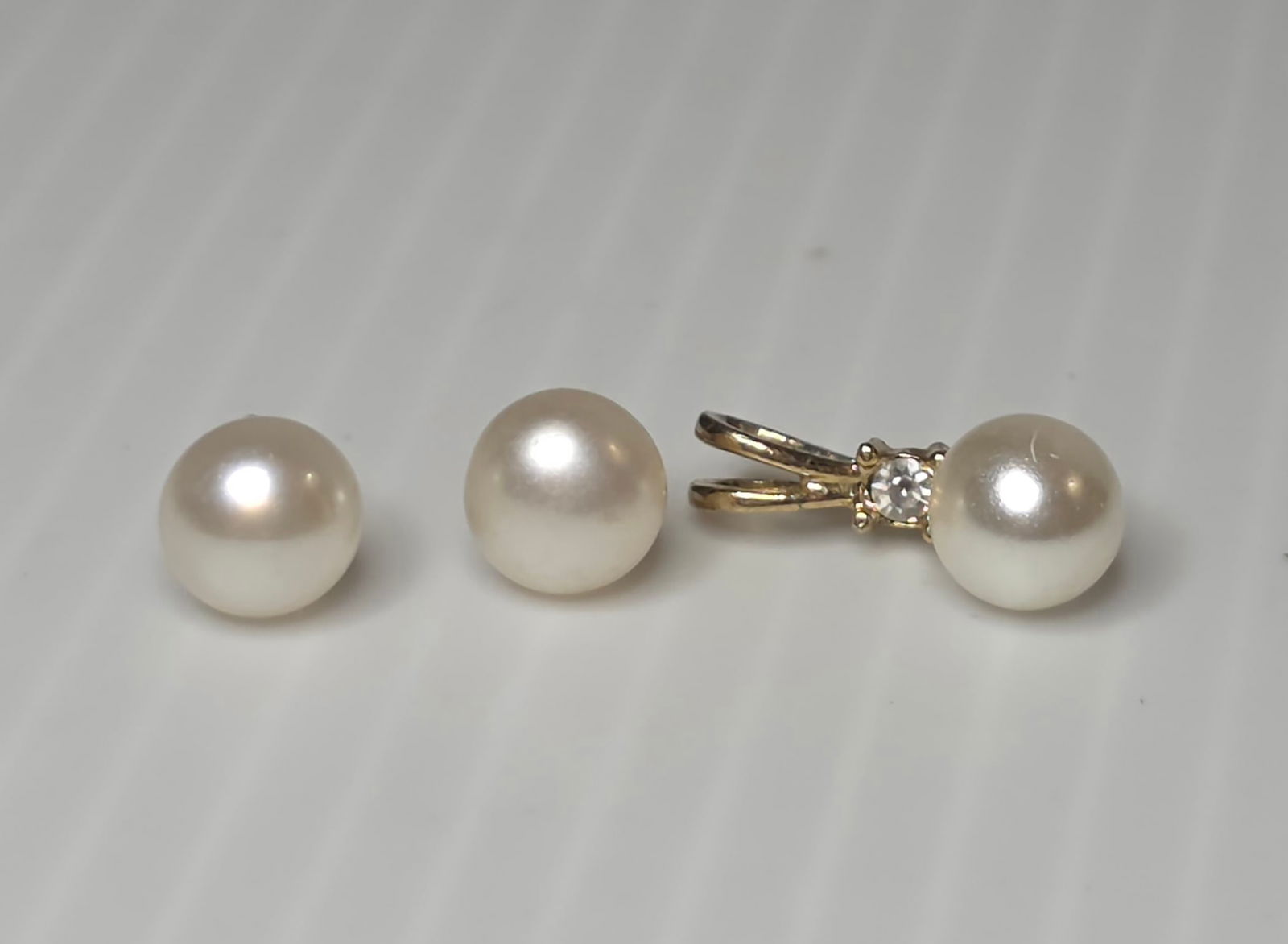 Pearl Stud Earrings and Pendant Set Gold Tone Clear Stone Accent Unmarked (1 of 7)