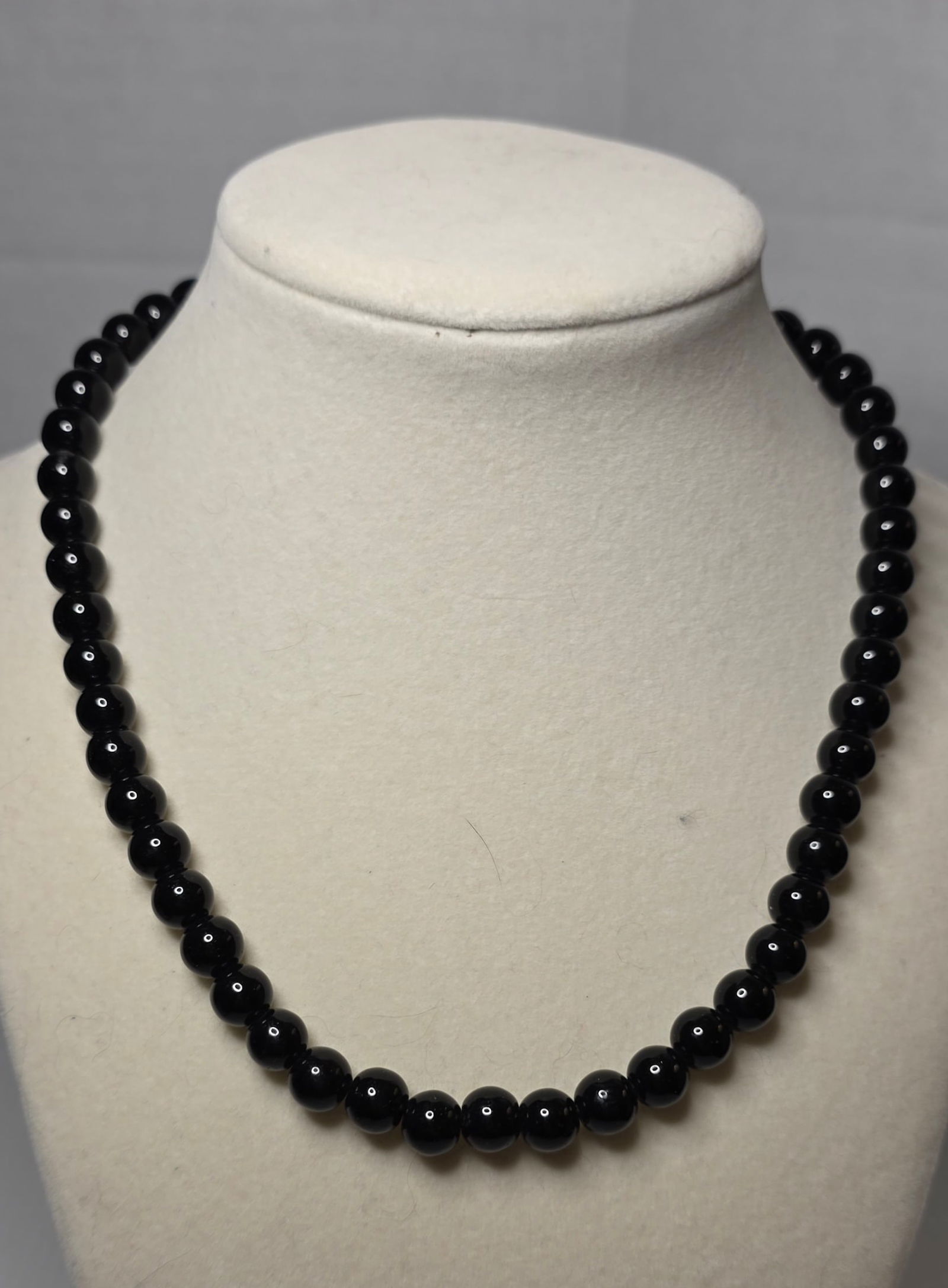 Vintage Black Beaded Necklace Graduated Round Beads Classic Strand (1 of 5)