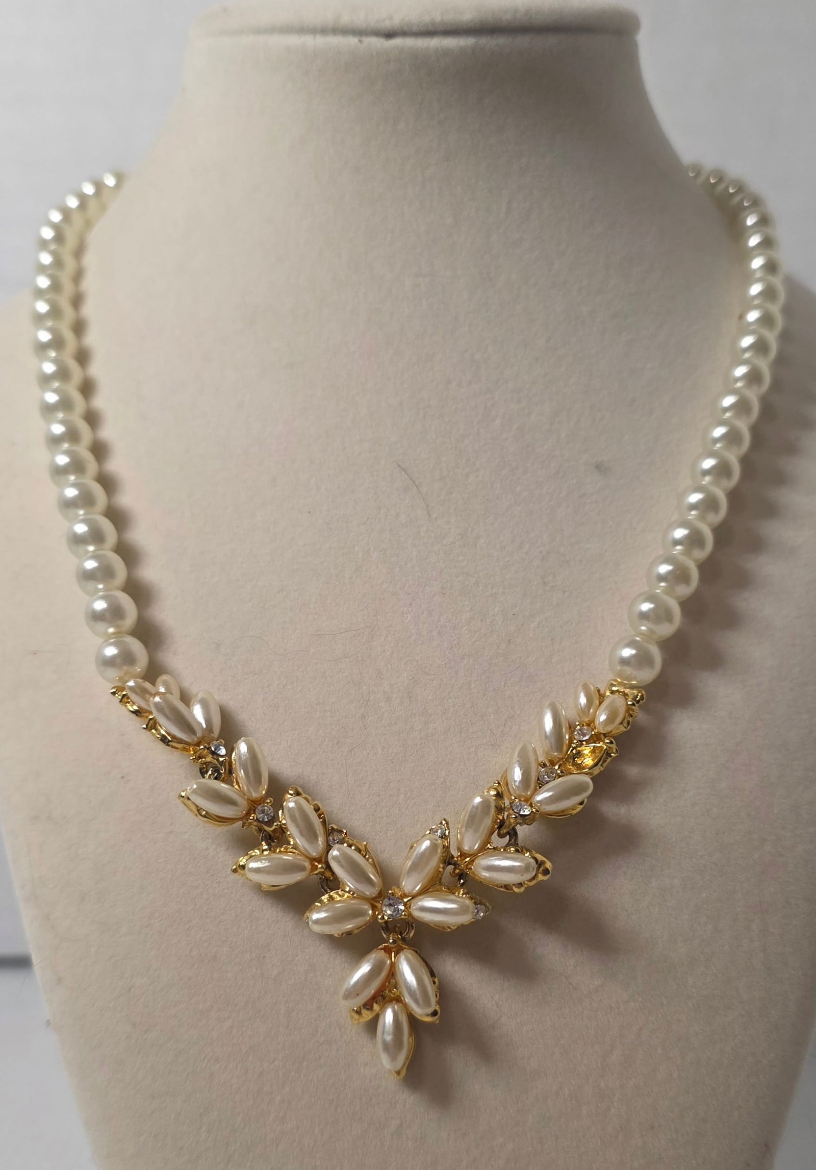 Vintage Faux Pearl Statement Necklace Gold Tone Floral Rhinestone (1 of 7)