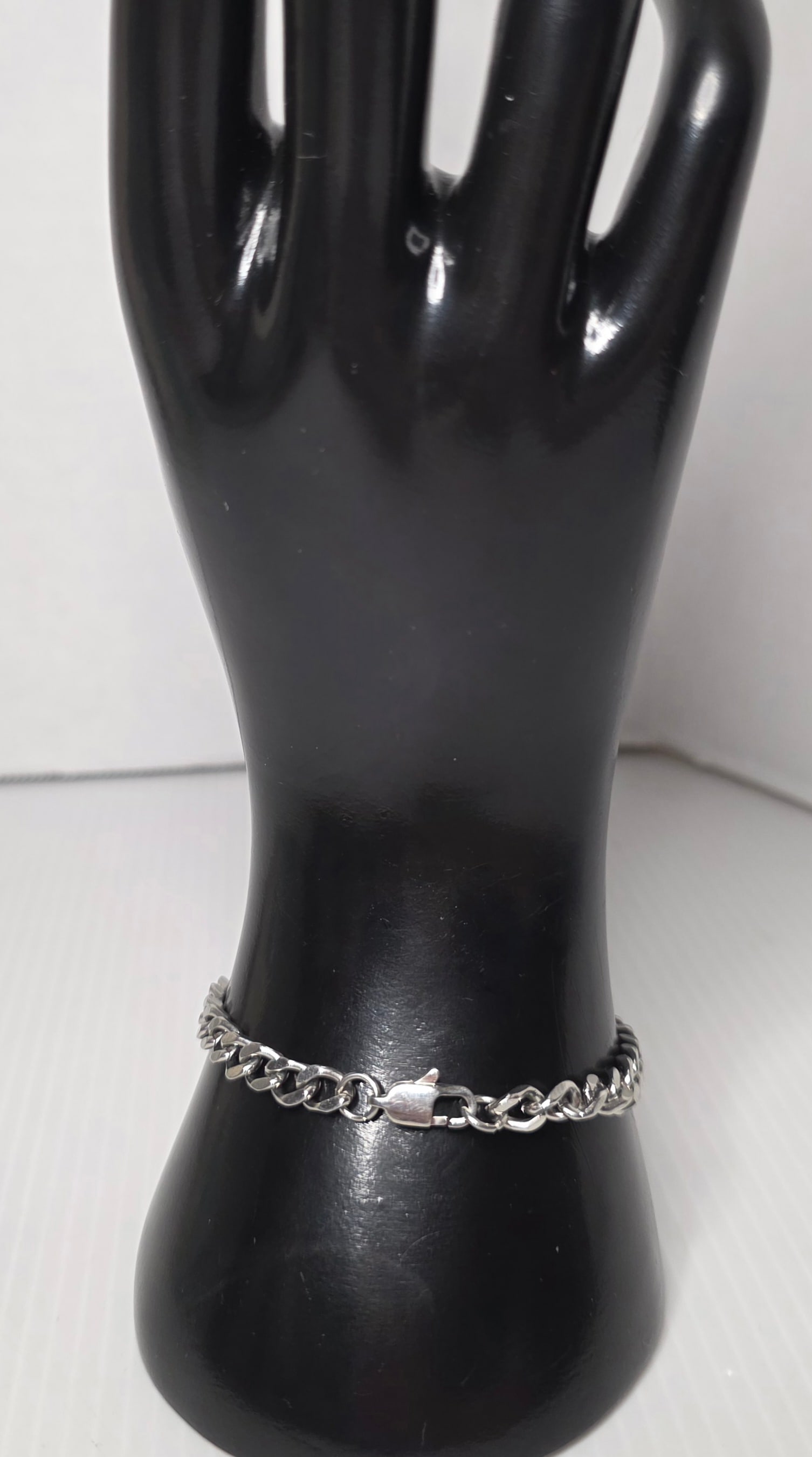 Unmarked Silver Tone Curb Chain Bracelet 7 Inch: Curb link chain bracelet with lobster clasp closure. Silver tone metal, unmarked. Not magnetic. Measures approximately 7 inches as shown in ruler photo. Classic link style suitable for layering or eve
