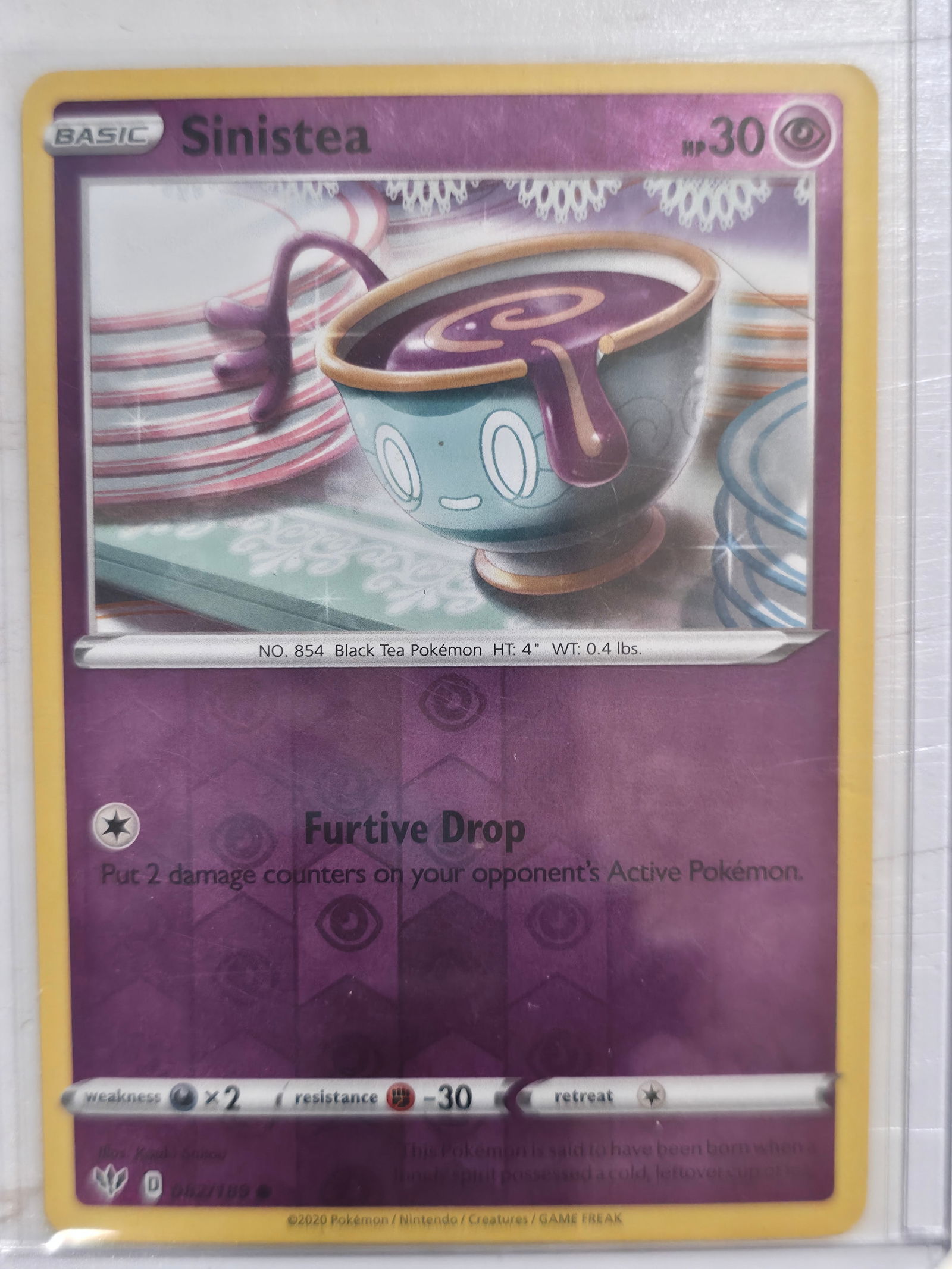 2020 Sinistea Darkness Ablaze 082/189 Common: Sinistea Basic Psychic Pokemon. Darkness Ablaze set. Card number 082/189. Common non holo. Illustrated by Naoki Saito. 2020 Pokemon Nintendo Creatures GAME FREAK. Preowned card stored in penny sleeve