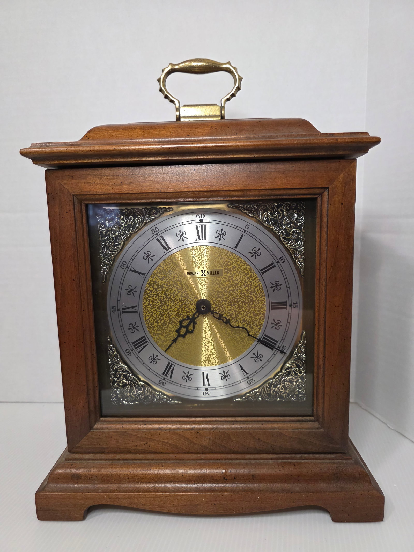 Howard Miller Mantel Clock Quartz Wood Case Roman Dial Needs Repair (1 of 4)