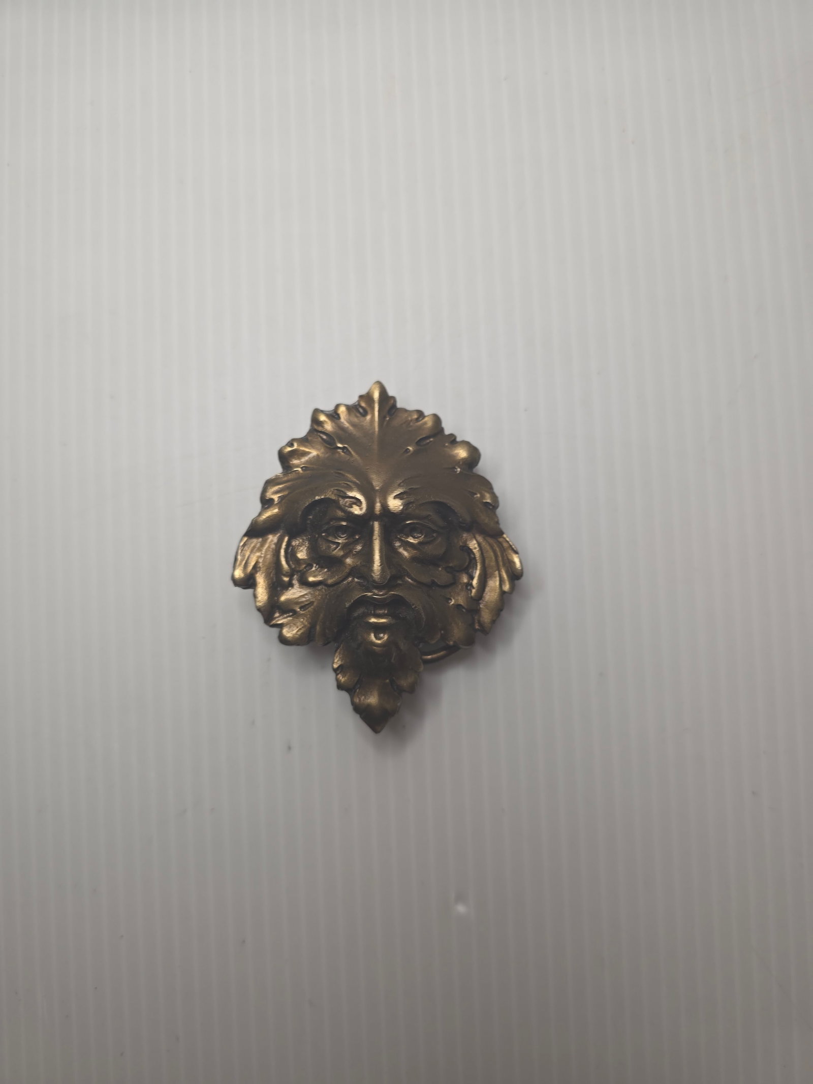 1975 Bergamot Brass Works Green Man Belt Buckle Made USA Vintage: Cast brass belt buckle featuring a Green Man foliate face motif. The reverse is marked Made in USA and 1975 Bergamot Brass Works with the Bergamot maker’s mark.This piece was produced by Bergamot Br