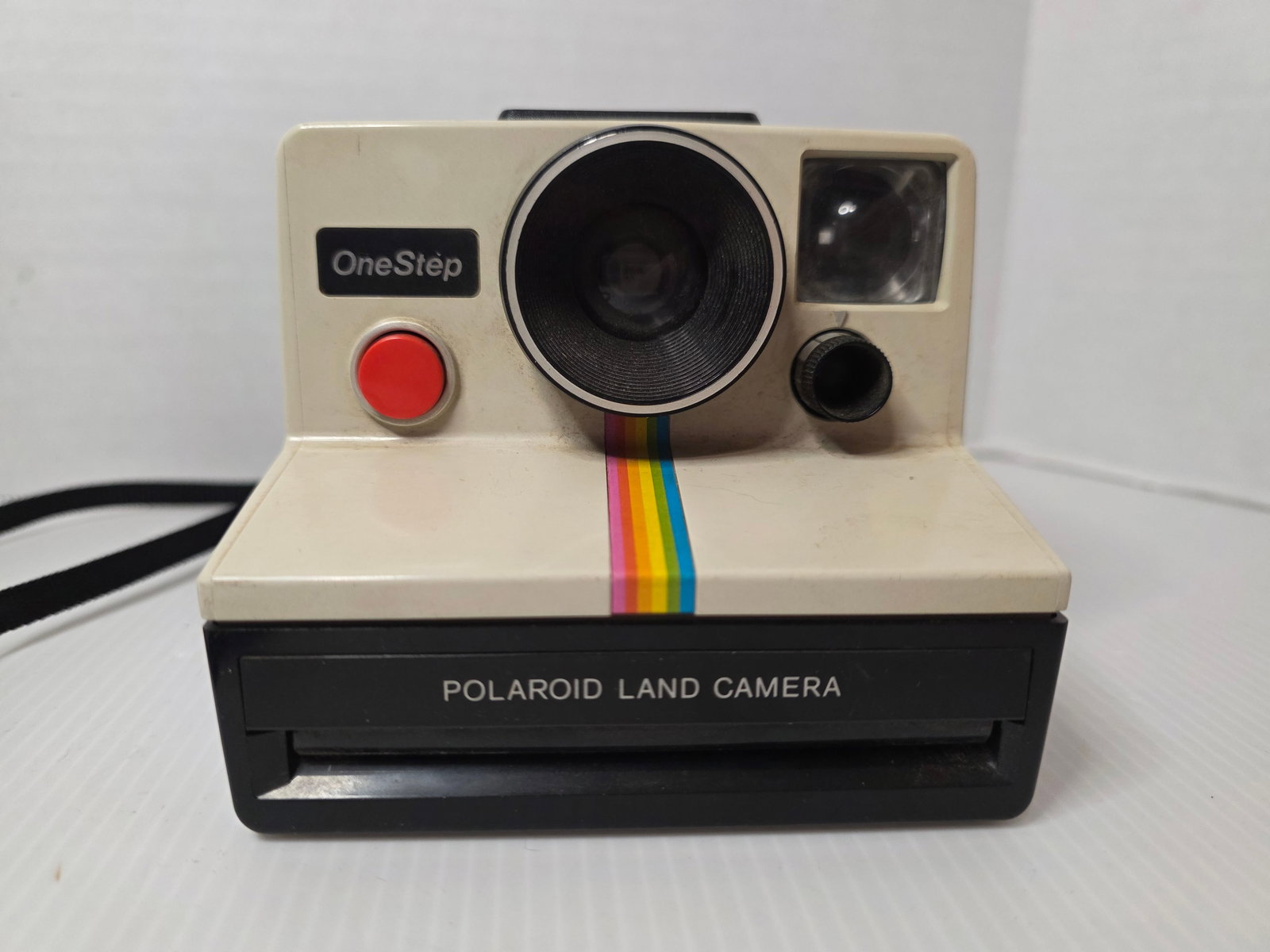 Polaroid OneStep SX-70 Camera Rainbow Stripe Instant Land Camera: Vintage Polaroid OneStep SX-70 instant Land Camera featuring the classic rainbow stripe design.This camera uses SX-70 instant film and has a fixed focus lens with automatic exposure for simple point a