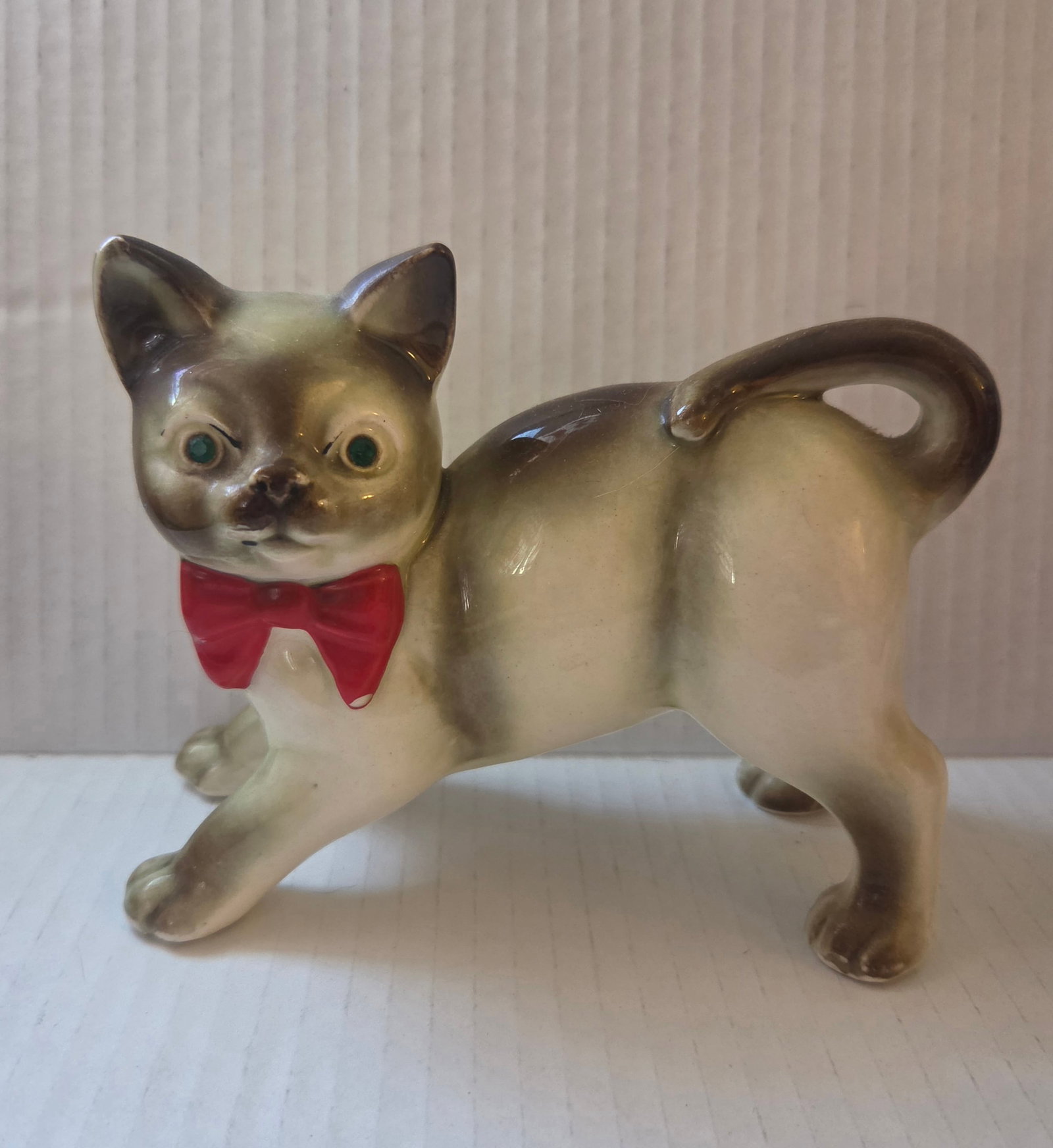 Vintage Ceramic Cat Figurine Green Eyes Red Bow (1 of 4)