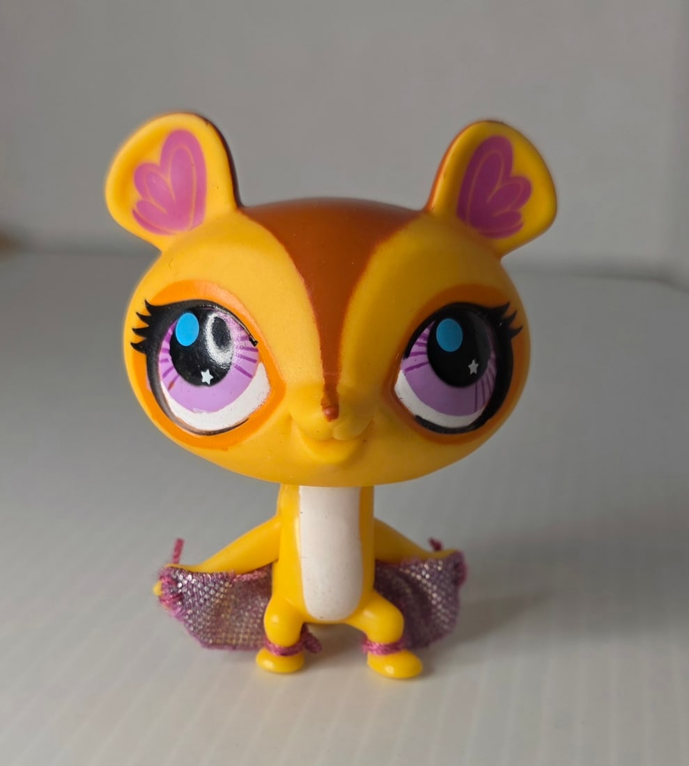 GEN 3 Sugar Glider #2397 Yellow Brown Purple Eyes Tricks Talents Hasbro (1 of 7)