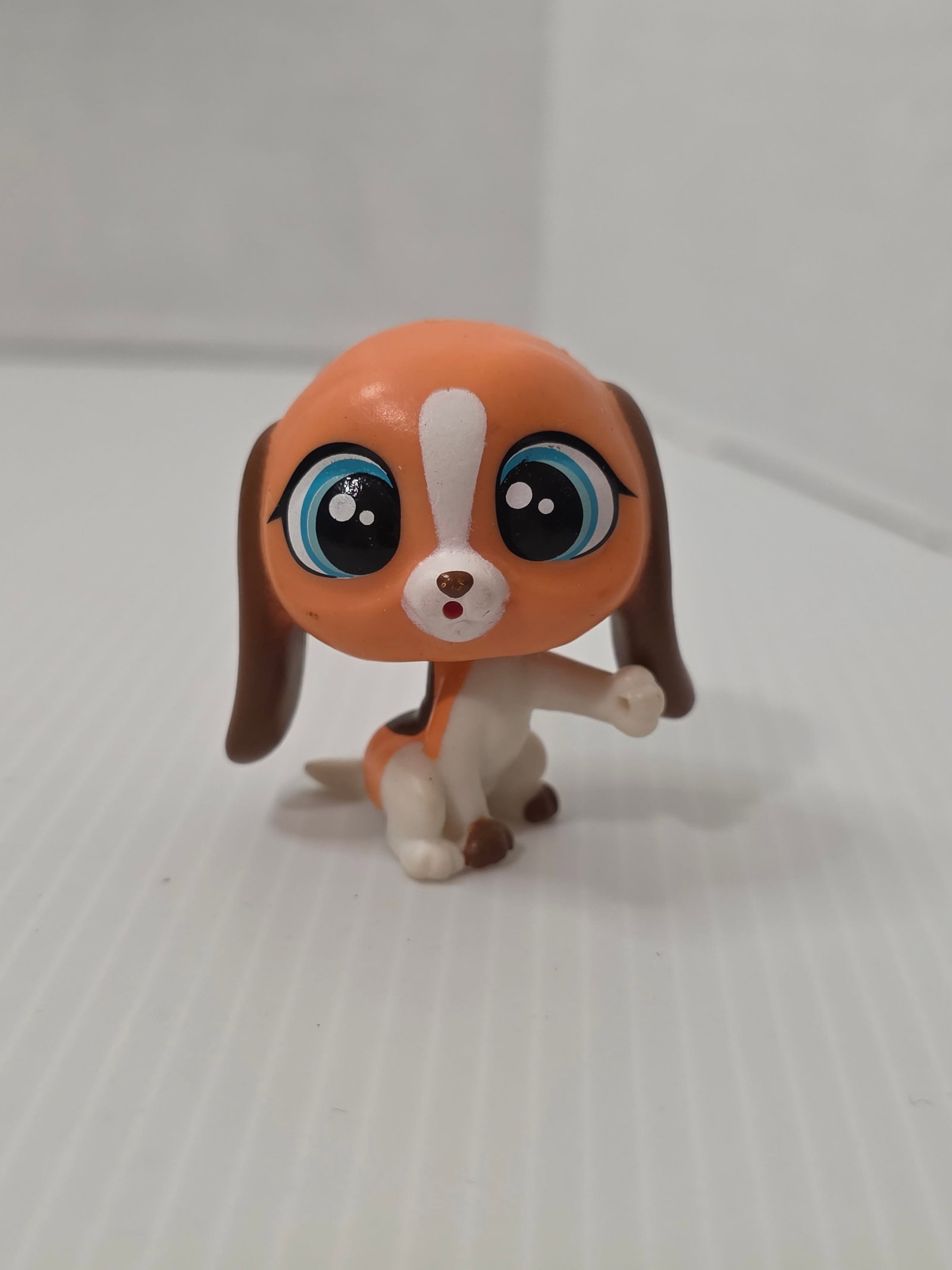 GEN 3 Beagle Dog Brown White Blue Eyes (1 of 6)