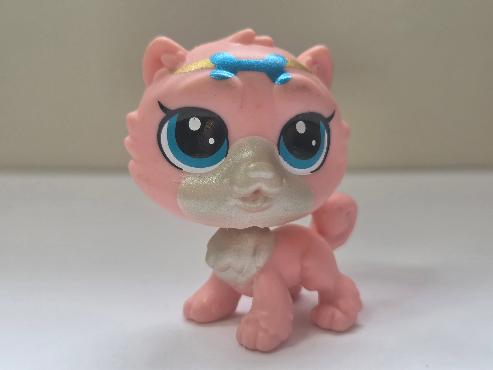 GEN 6 Lucky Pets Pixie Puff Cat Pink Blue Eyes Crystal Ball (1 of 7)