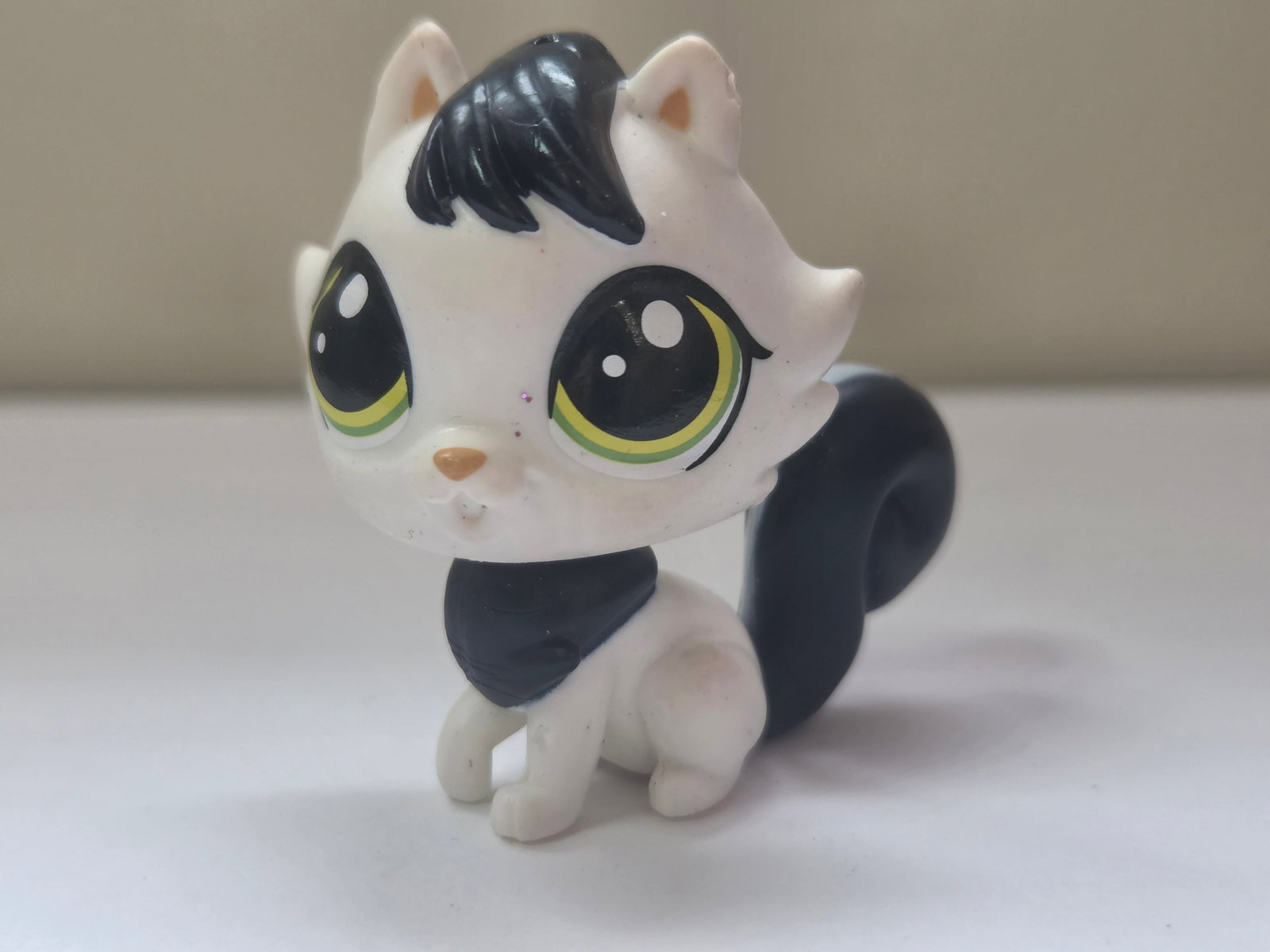 GEN 2 #319 Glossy Felinsky Cat Black White Green Eyes (1 of 7)