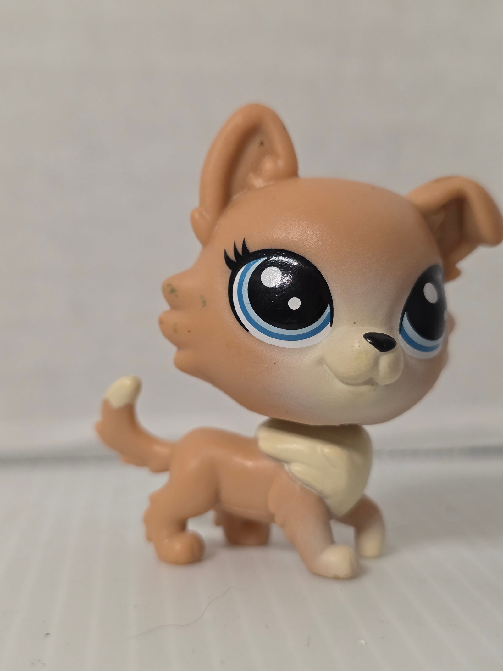 GEN 3 Tan Chihuahua Dog Blue Eyes Cream Chest LPS: Littlest Pet Shop tan Chihuahua dog figure with blue eyes, cream chest, and cream-tipped tail. Features a standing pose with sculpted fur details and large glossy eyes. Preowned condition with visible