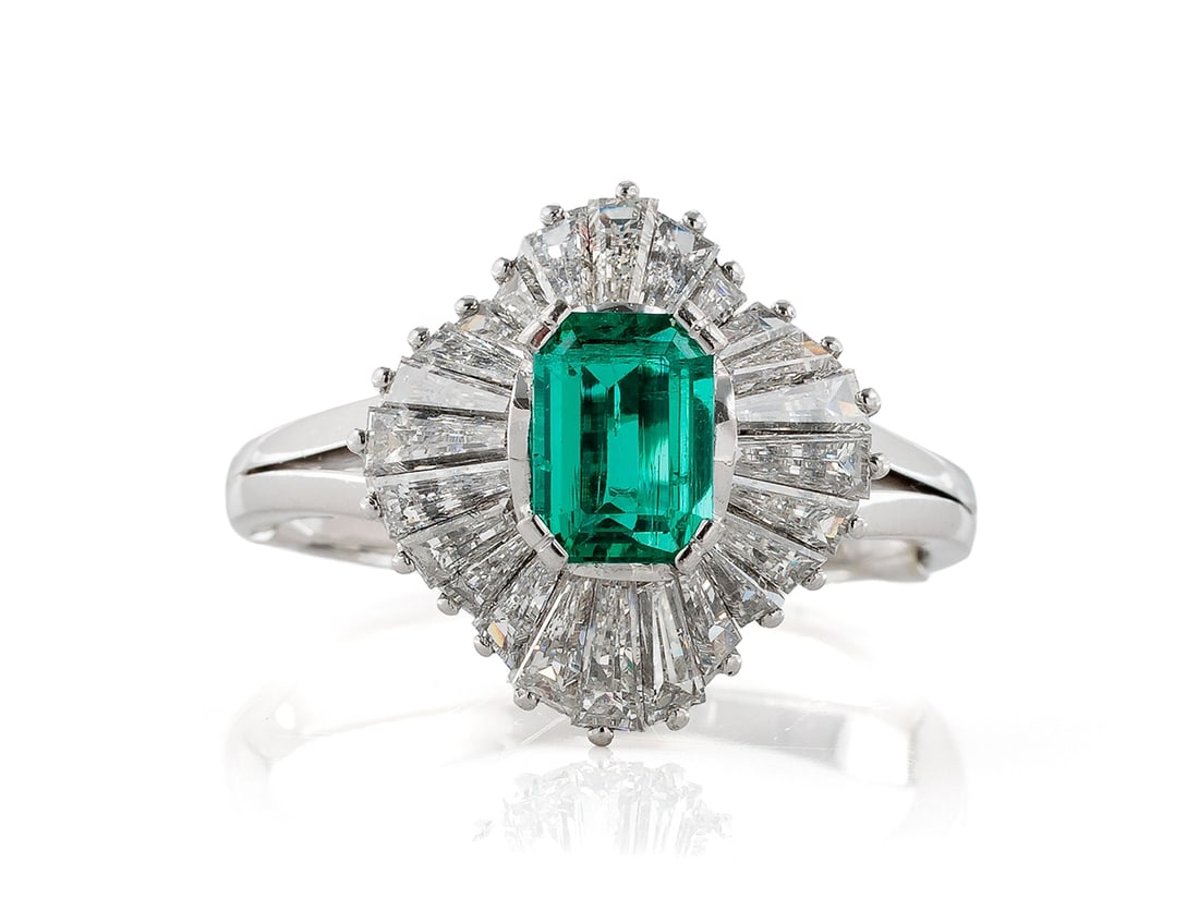 Exquisite emerald and diamond ring in 750 white gold, with DSEF report (1 of 6)