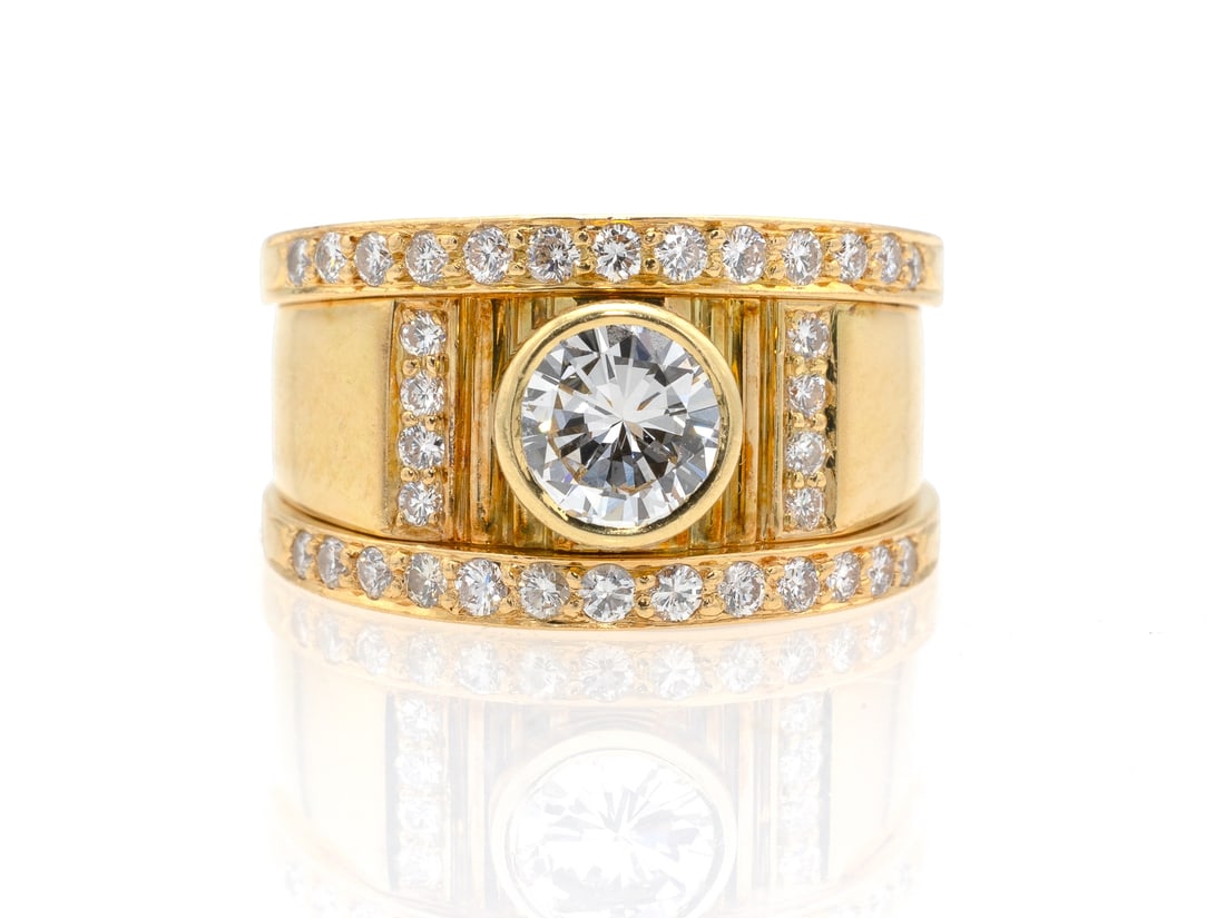 Magnificent ring made of 750 yellow gold with a diamond of approximately 0.70 carats and 34 small (1 of 4)