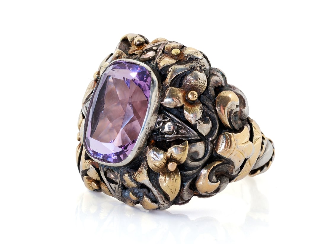 Pompous antique silver men's ring with amethyst and diamond roses: Pompous antique silver men's ring with amethyst and diamond rosesAntique 18th/19th century silver men's ring, indistinctly hallmarked on the underside of the band. The floral-design ring is set with a