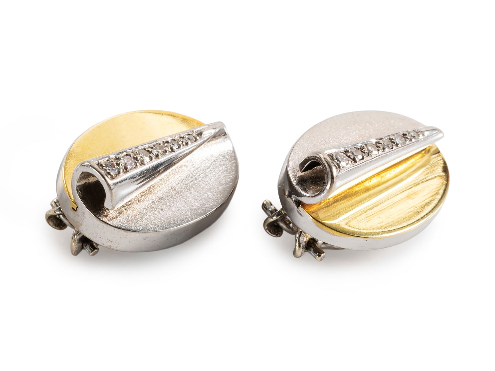 Diamond ear clips in 585 yellow gold and white gold: Diamond ear clips in 585 yellow gold and white goldEar clips made of yellow gold and white gold, hallmarked 585. The clips are set with a total of 12 octagonal diamonds (medium colour and clarity) wit