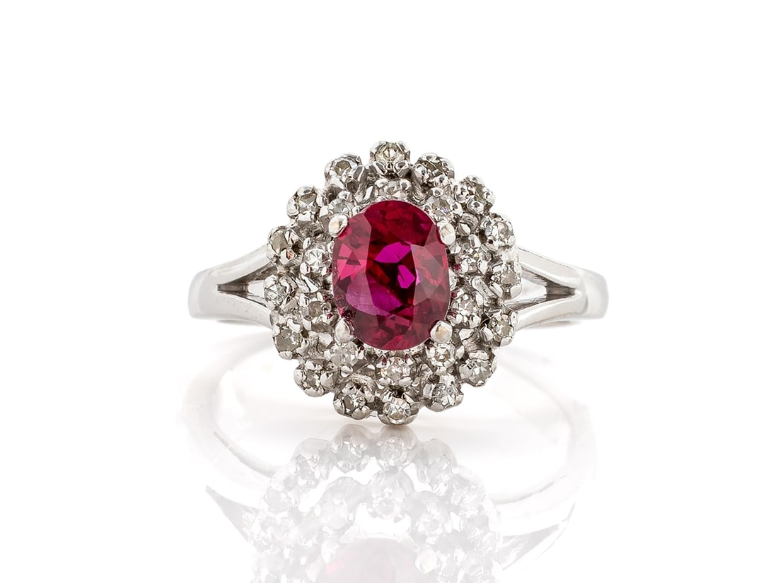 Ring in 18 K, 750 white gold, with ruby and diamonds (1 of 4)