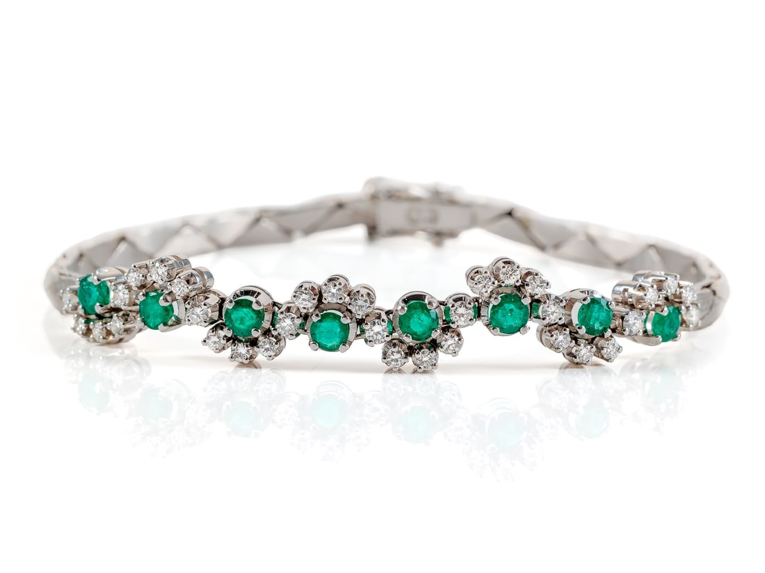 Exquisite diamond bracelet in 18k white gold with emeralds (1 of 5)