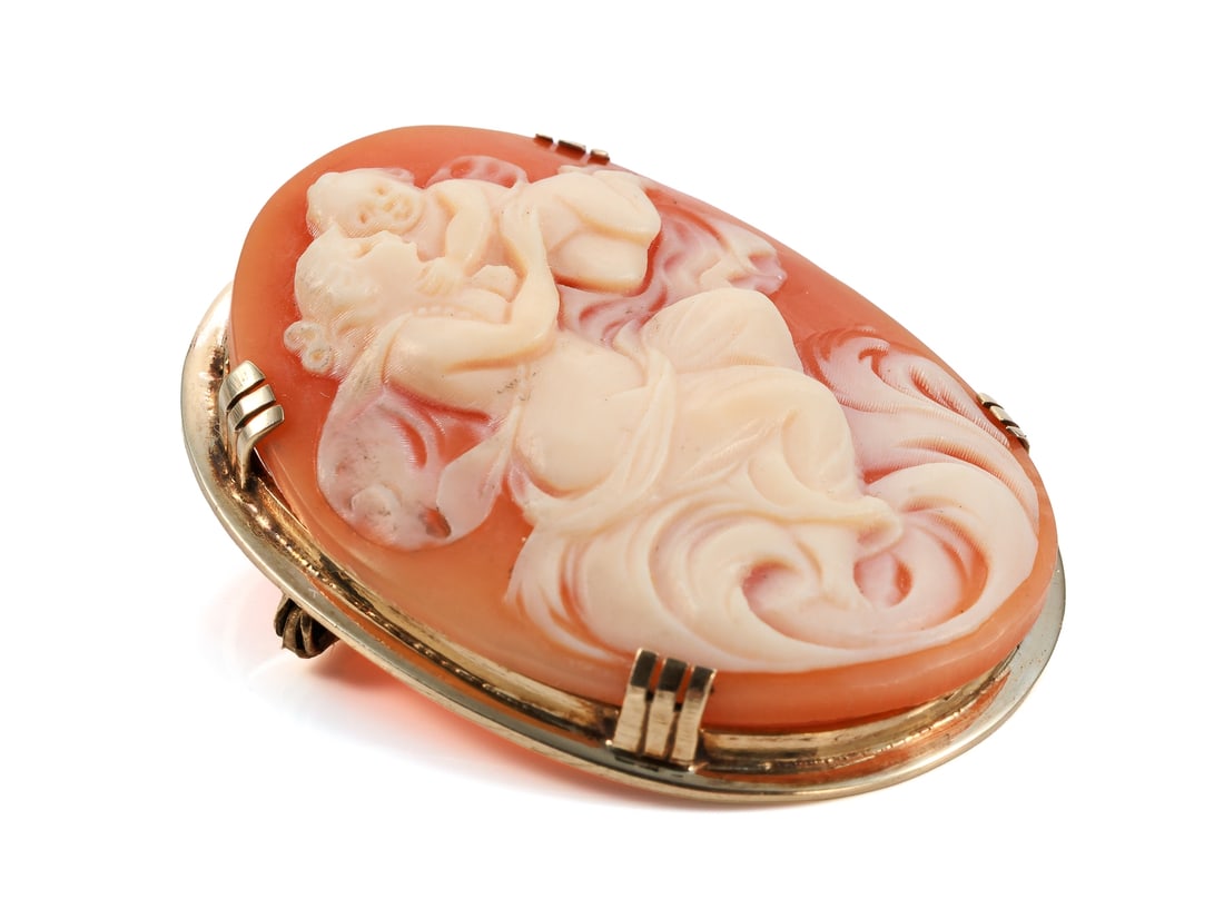 Classic brooch made of 333 gold with a shell cameo (1 of 7)