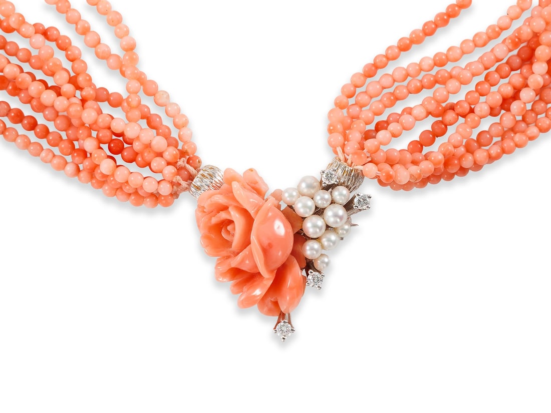 Coral necklace in 14k white gold, coral, cultured pearls, and a diamond-set clasp: Coral necklace in 14k white gold, coral, cultured pearls, and a diamond-set claspElegant, 10-strand, 45 cm long necklace made of salmon-colored coral beads approximately 3 mm in diameter, with a 14k w